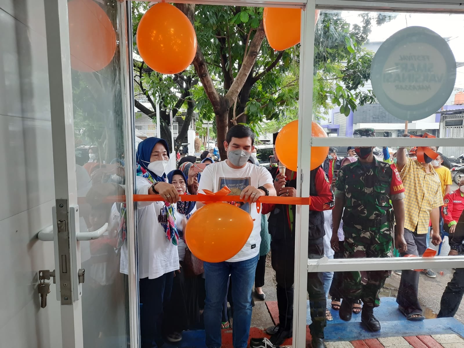Gambar Plt Camat Mamajang M. Ari Fadli, S.STP resmikan Kontainer Makassar Recover (MR) yang berlokasi di Jalan Beruang Kelurahan Bontobiraeng