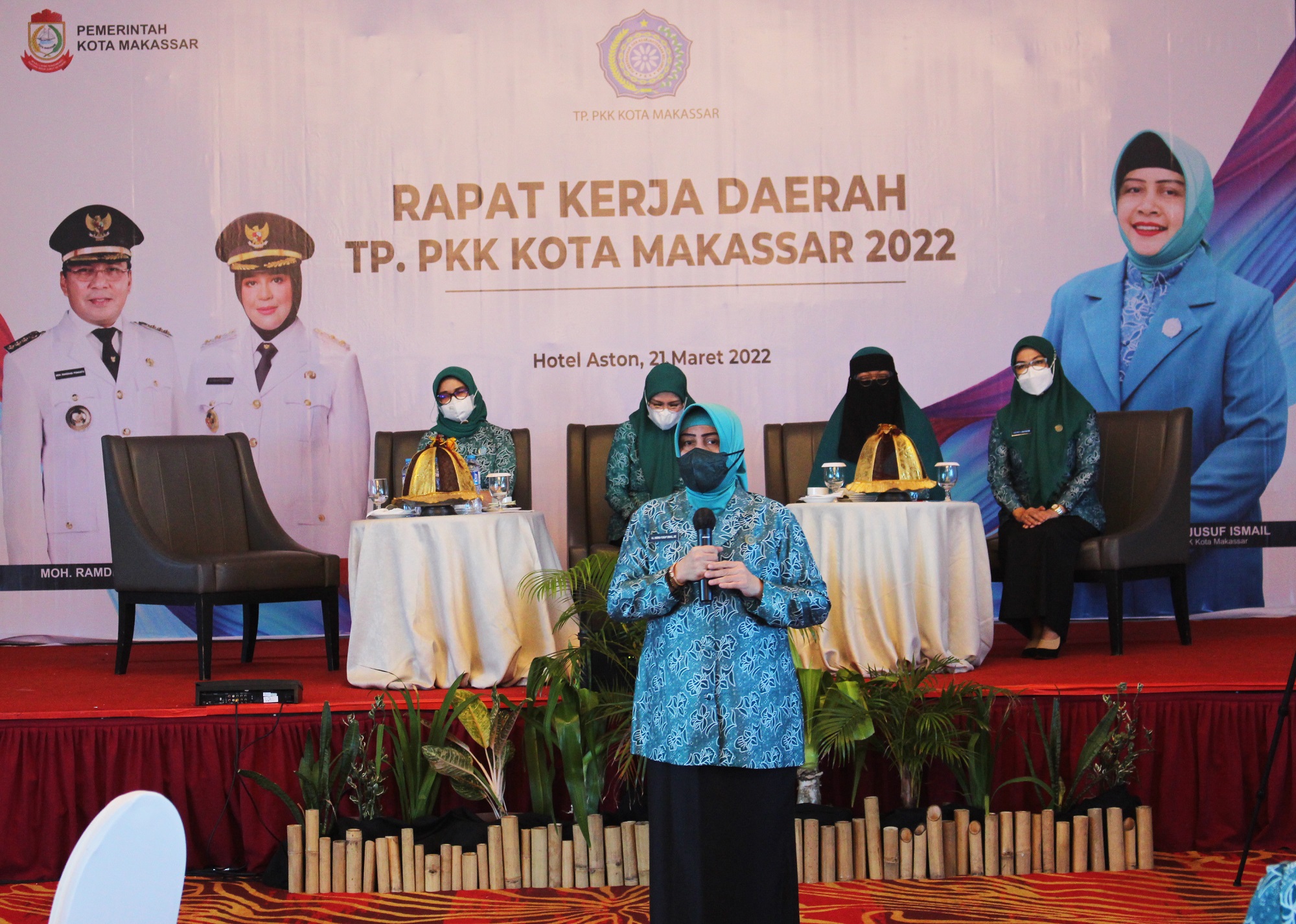Gambar Plt Camat Mamajang bersama Ibu Ketua TP-PKK Kecamatan Mamajang hadiri Rapat Kerja Daerah (RAKERDA) TP-PKK Kota Makassar 2022